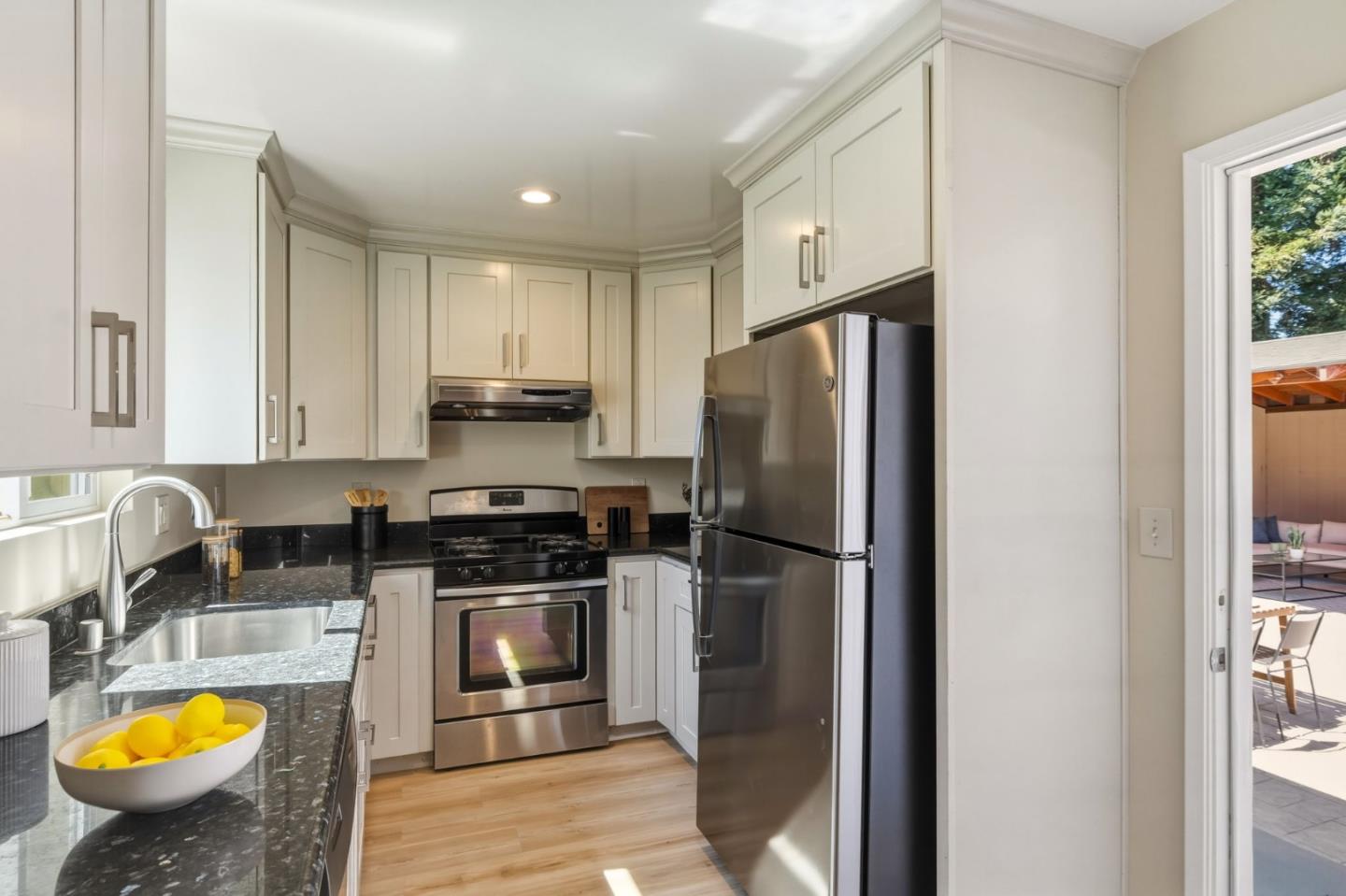 Detail Gallery Image 11 of 32 For 470 Bell St, East Palo Alto,  CA 94303 - 3 Beds | 2 Baths