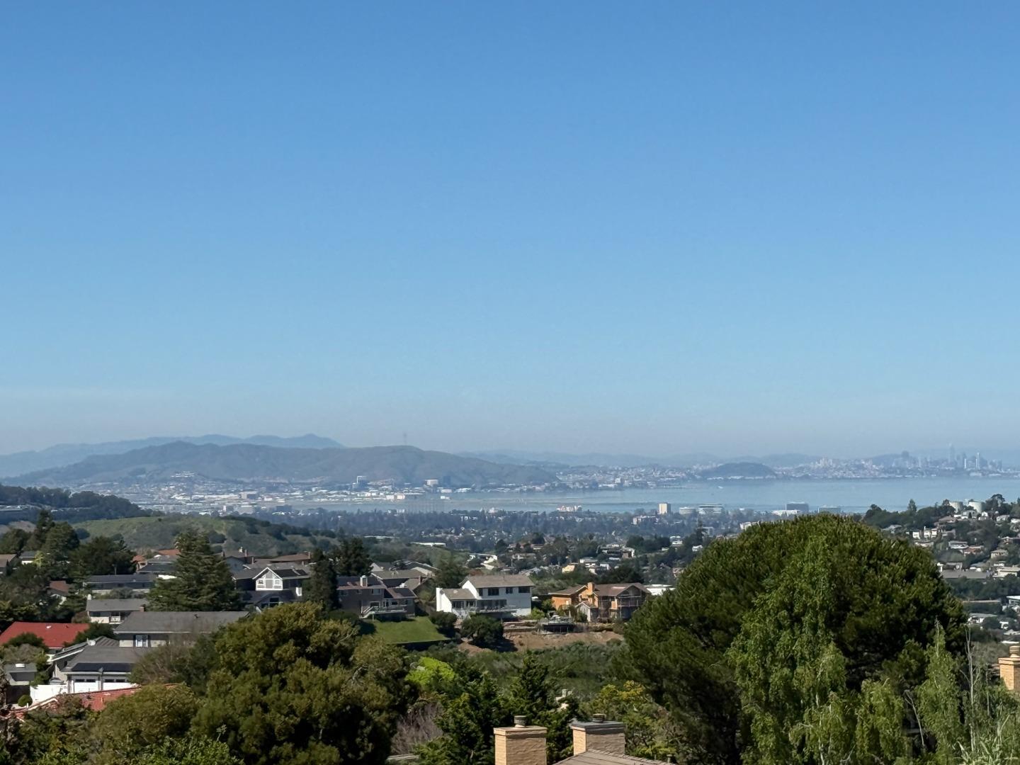 Detail Gallery Image 2 of 5 For 228 Crestview Dr, San Carlos,  CA 94070 - 5 Beds | 4/1 Baths