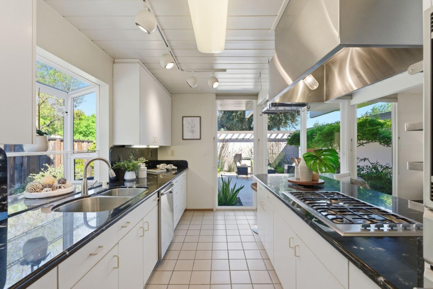 Detail Gallery Image 13 of 40 For 1137 Maraschino Dr, Sunnyvale,  CA 94087 - 4 Beds | 2 Baths