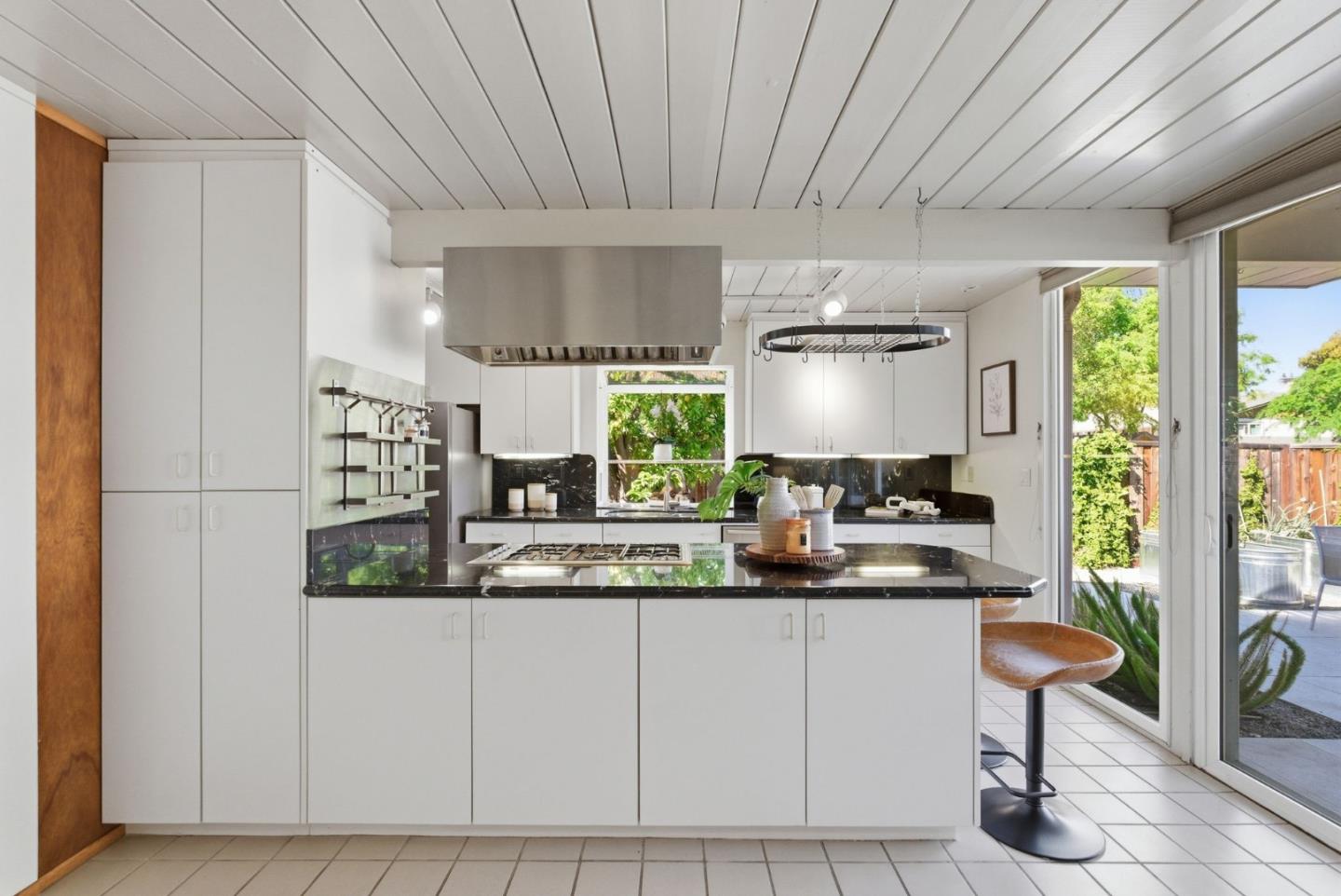 Detail Gallery Image 14 of 40 For 1137 Maraschino Dr, Sunnyvale,  CA 94087 - 4 Beds | 2 Baths