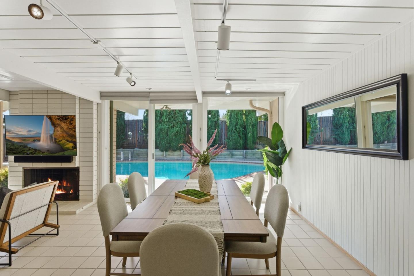 Detail Gallery Image 18 of 40 For 1137 Maraschino Dr, Sunnyvale,  CA 94087 - 4 Beds | 2 Baths