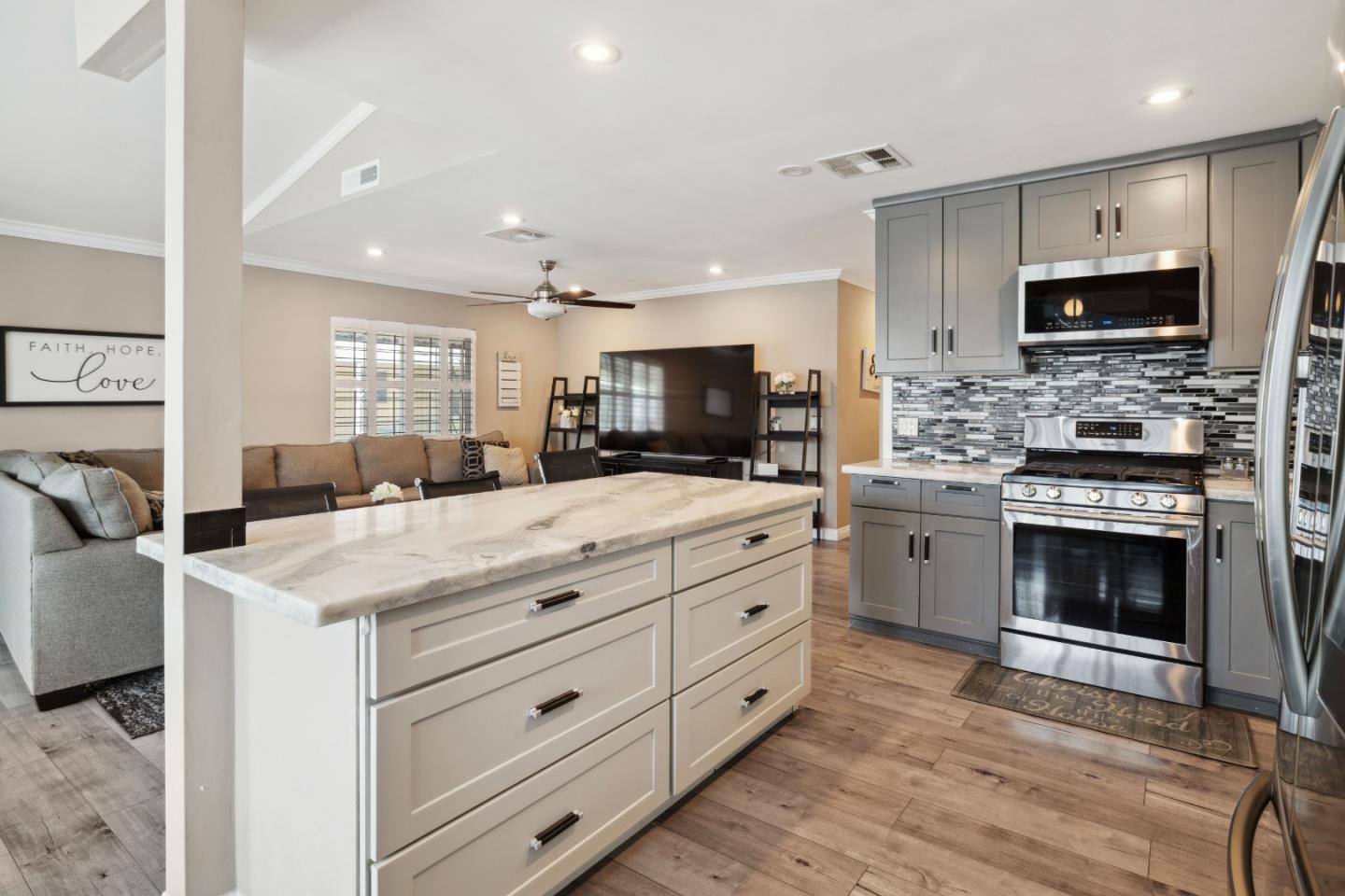 Detail Gallery Image 10 of 66 For 500 W 10th St #79,  Gilroy,  CA 95020 - 3 Beds | 2 Baths