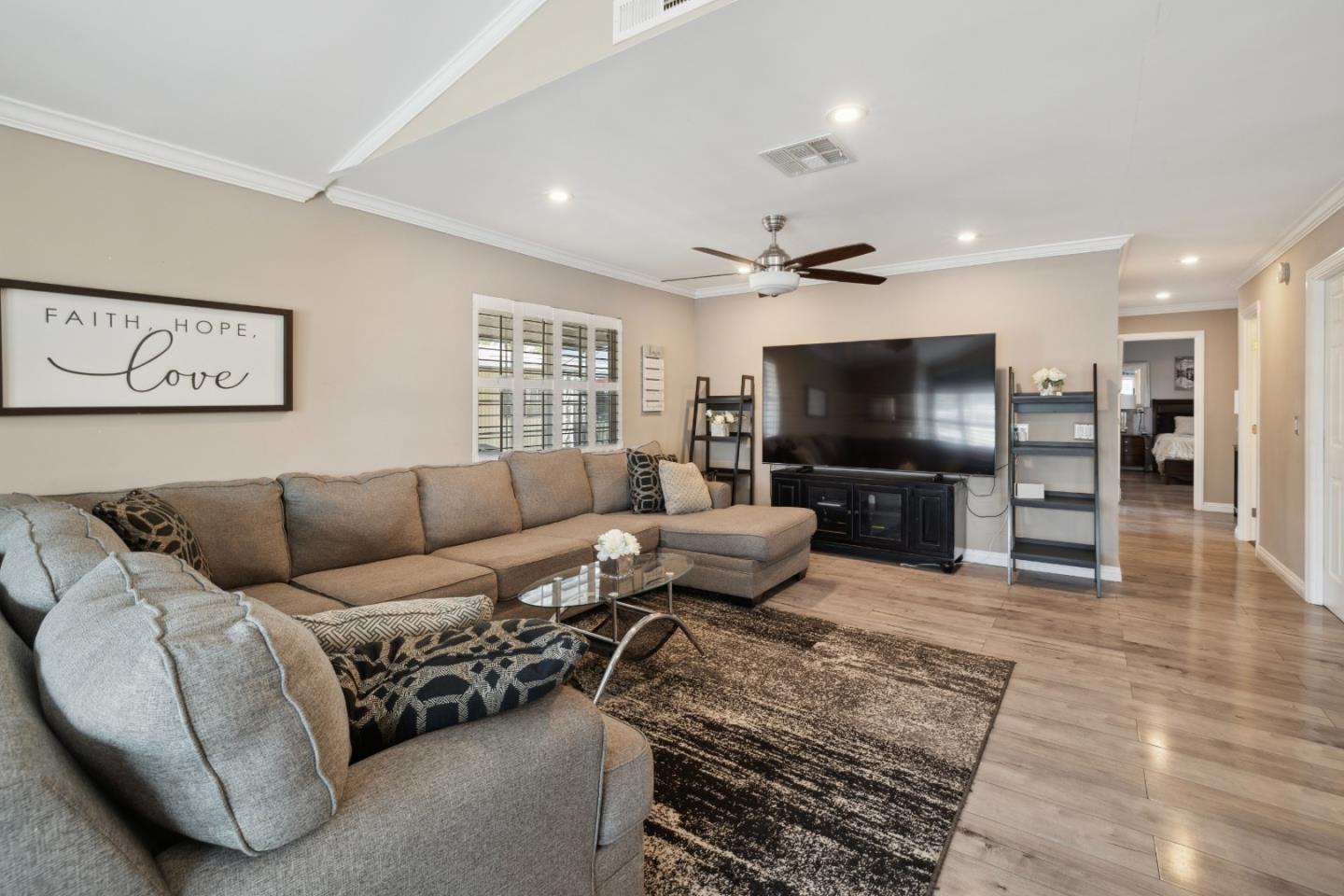 Detail Gallery Image 4 of 66 For 500 W 10th St #79,  Gilroy,  CA 95020 - 3 Beds | 2 Baths