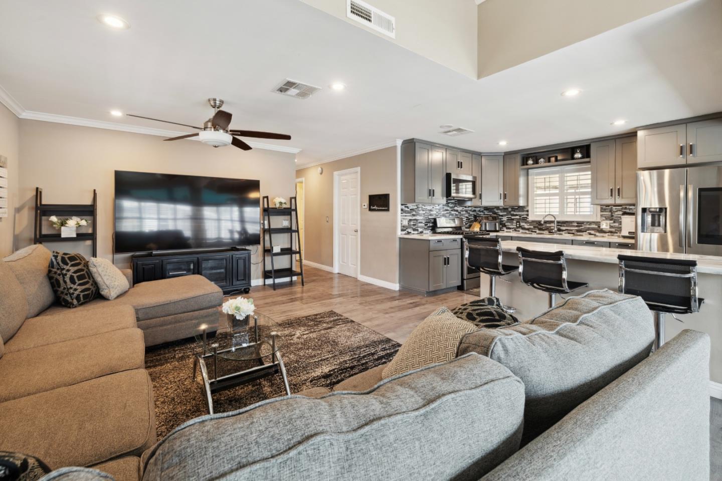 Detail Gallery Image 5 of 66 For 500 W 10th St #79,  Gilroy,  CA 95020 - 3 Beds | 2 Baths