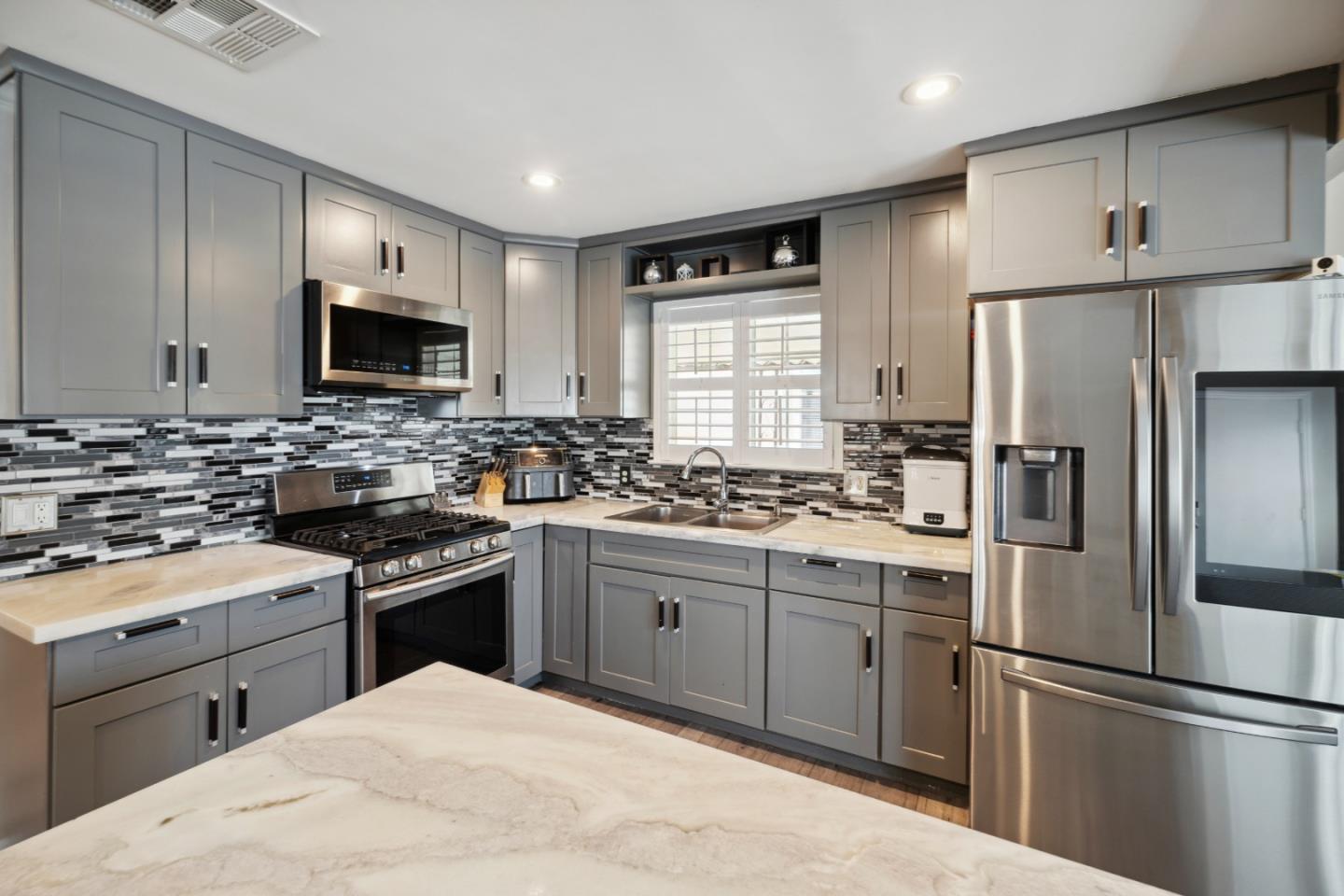 Detail Gallery Image 8 of 66 For 500 W 10th St #79,  Gilroy,  CA 95020 - 3 Beds | 2 Baths