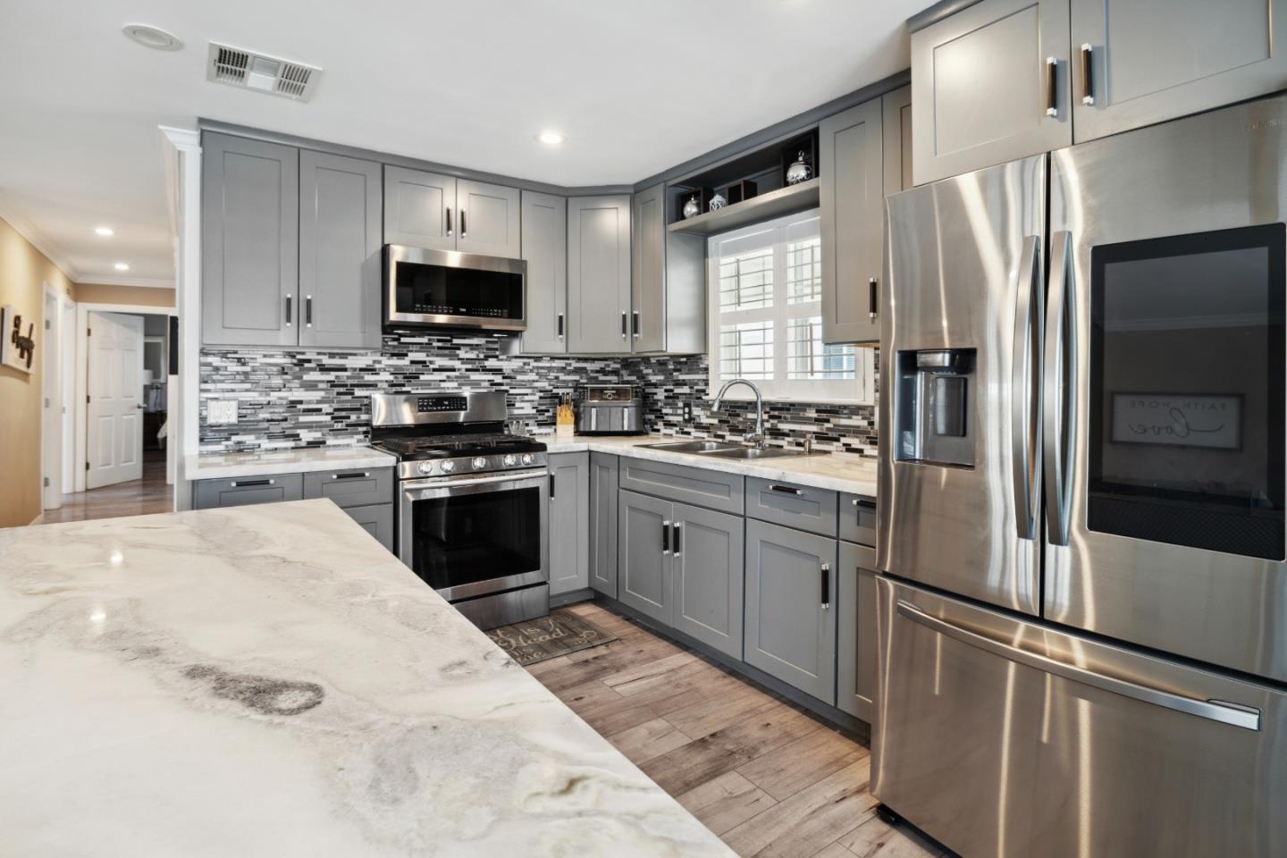 Detail Gallery Image 9 of 66 For 500 W 10th St #79,  Gilroy,  CA 95020 - 3 Beds | 2 Baths