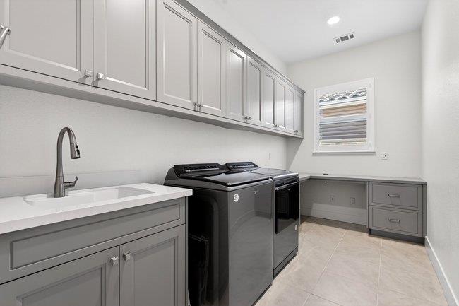 Detail Gallery Image 11 of 33 For 2080 White Oak Dr, Hollister,  CA 95023 - 2 Beds | 2 Baths