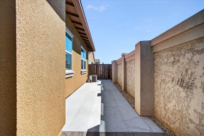 Detail Gallery Image 21 of 33 For 2080 White Oak Dr, Hollister,  CA 95023 - 2 Beds | 2 Baths