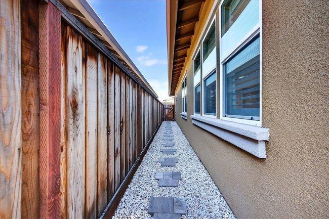 Detail Gallery Image 22 of 33 For 2080 White Oak Dr, Hollister,  CA 95023 - 2 Beds | 2 Baths