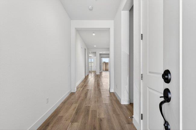 Detail Gallery Image 3 of 33 For 2080 White Oak Dr, Hollister,  CA 95023 - 2 Beds | 2 Baths