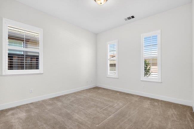 Detail Gallery Image 5 of 33 For 2080 White Oak Dr, Hollister,  CA 95023 - 2 Beds | 2 Baths