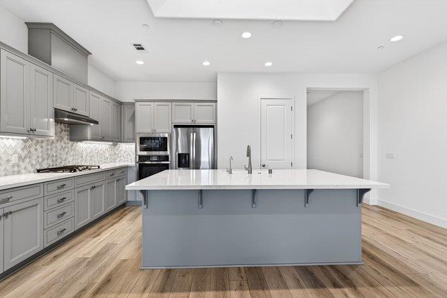 Detail Gallery Image 7 of 33 For 2080 White Oak Dr, Hollister,  CA 95023 - 2 Beds | 2 Baths