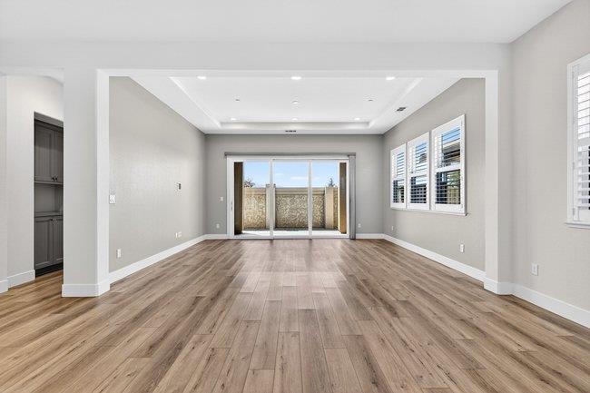 Detail Gallery Image 9 of 33 For 2080 White Oak Dr, Hollister,  CA 95023 - 2 Beds | 2 Baths