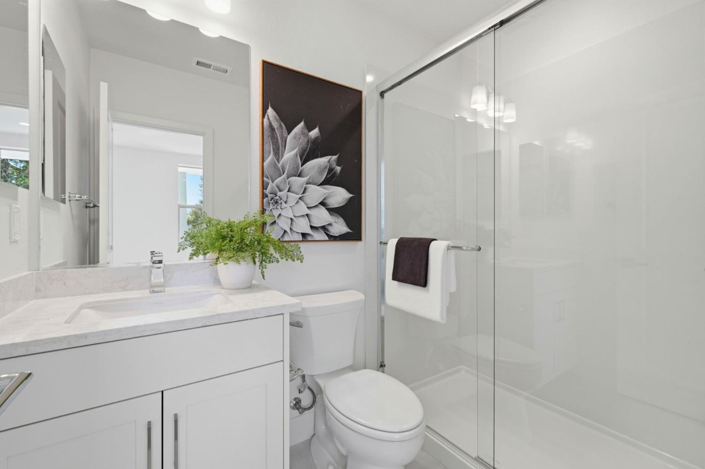 Detail Gallery Image 4 of 22 For 2739 Oak Rd, Walnut Creek,  CA 94597 - 3 Beds | 3/1 Baths