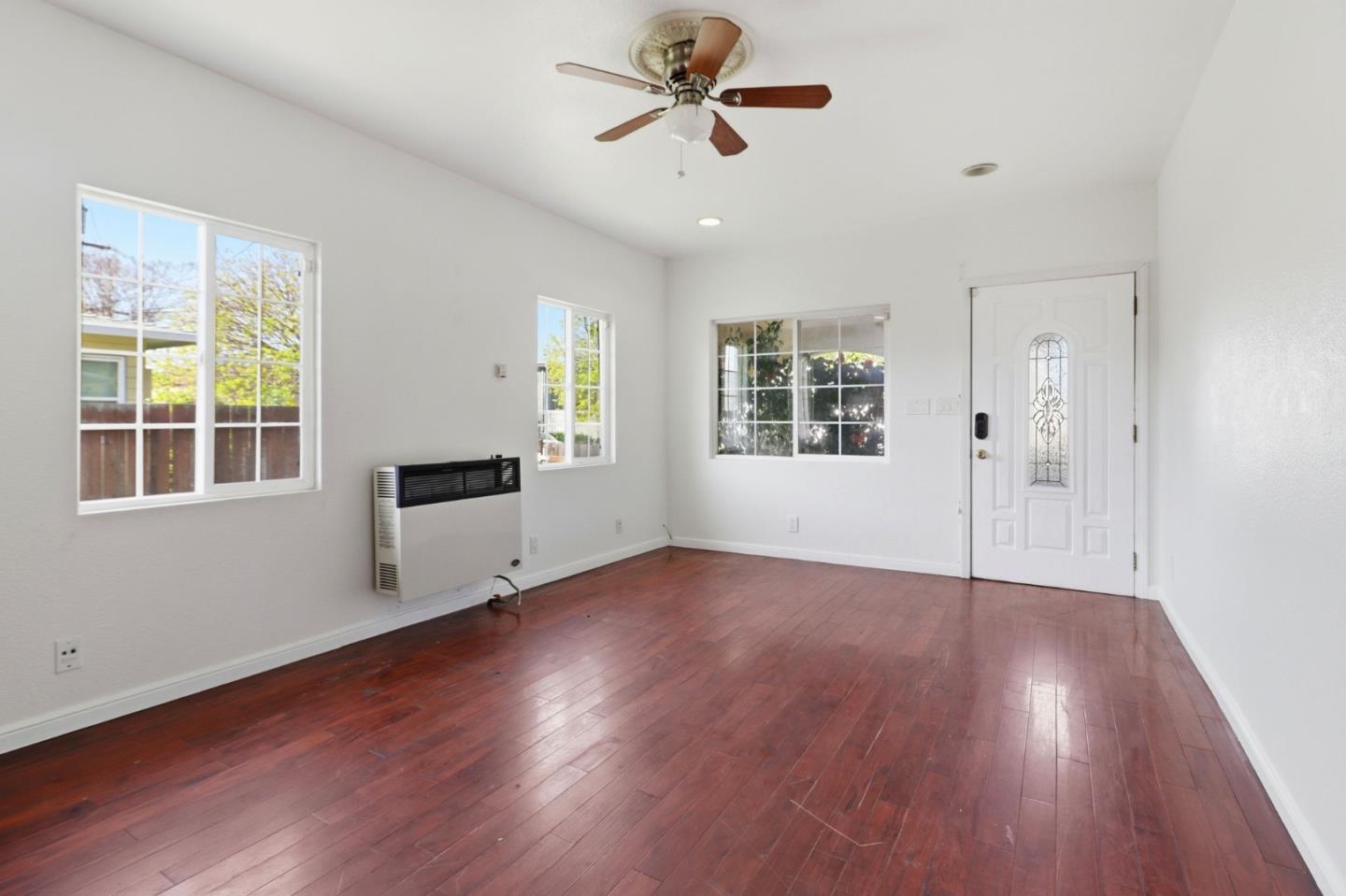 Detail Gallery Image 9 of 32 For 1560 165th, San Leandro,  CA 94578 - 2 Beds | 2 Baths