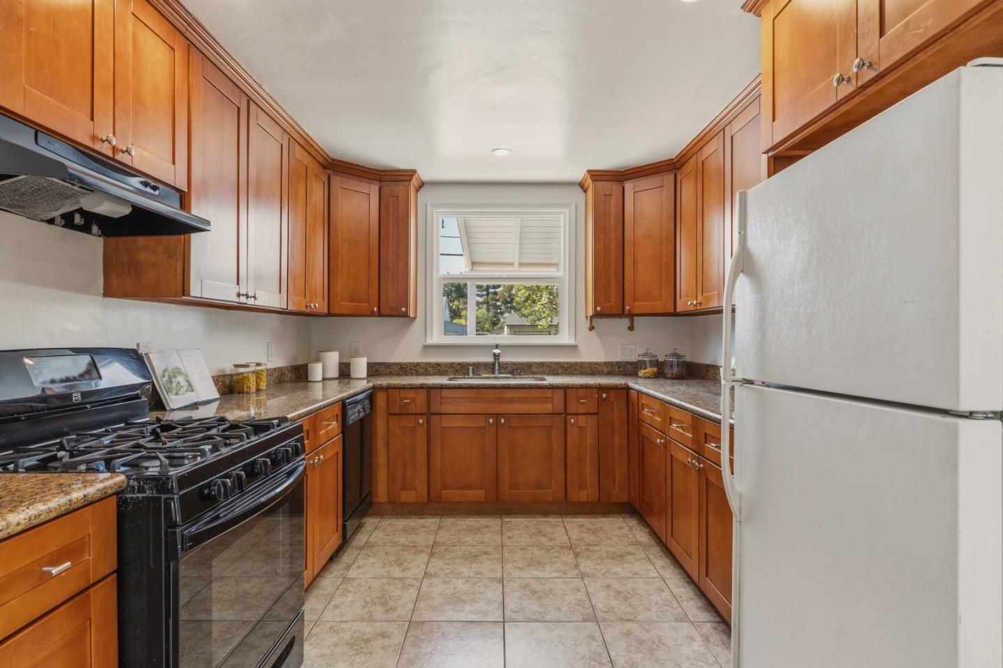 Detail Gallery Image 24 of 71 For 27 Yarnall Pl, Redwood City,  CA 94063 - 3 Beds | 1 Baths