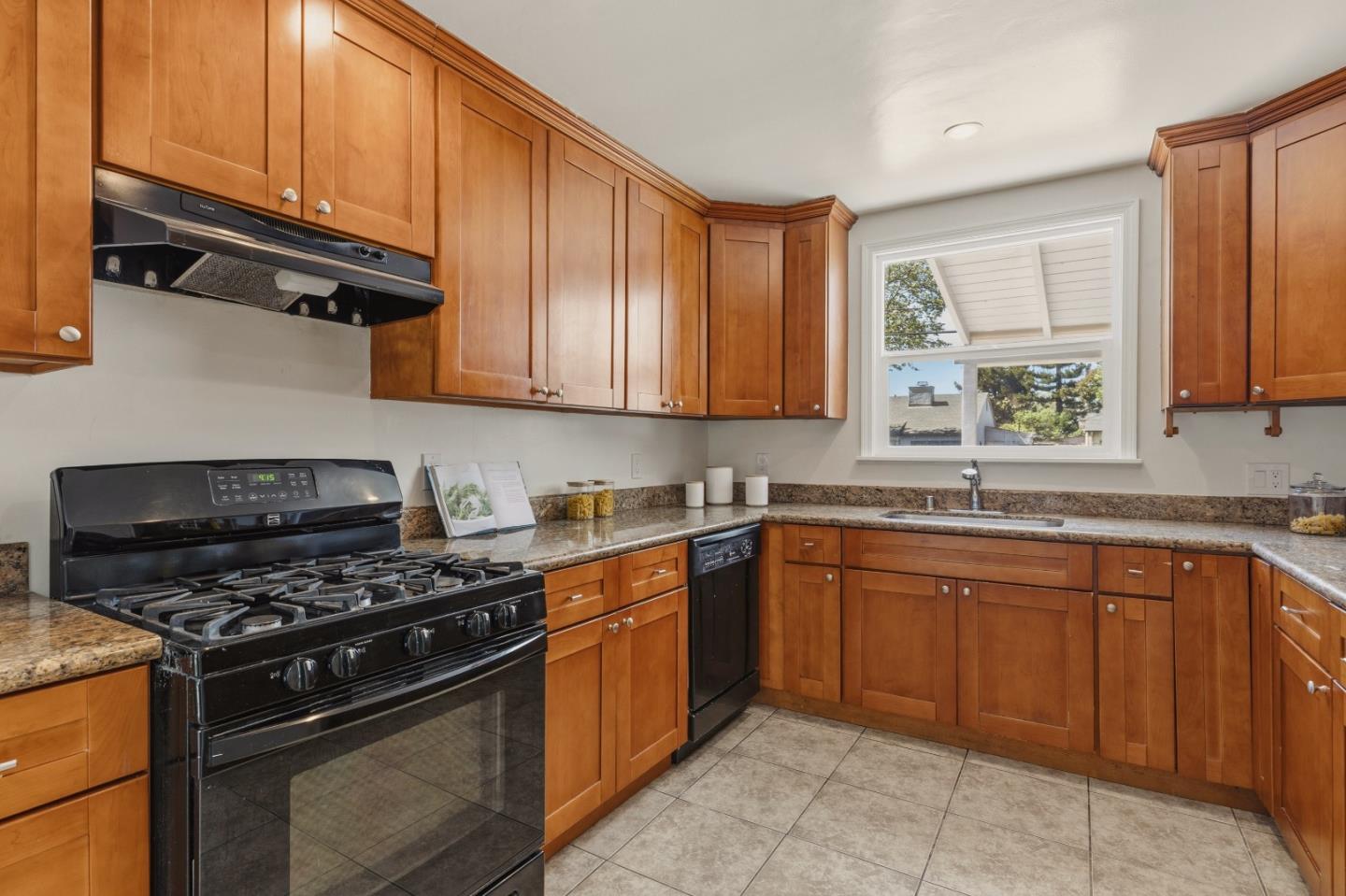Detail Gallery Image 25 of 71 For 27 Yarnall Pl, Redwood City,  CA 94063 - 3 Beds | 1 Baths