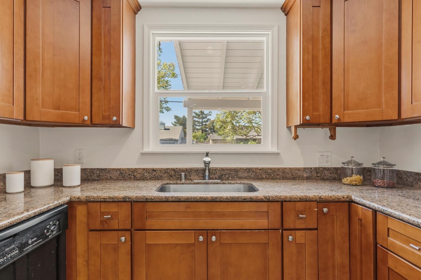 Detail Gallery Image 26 of 71 For 27 Yarnall Pl, Redwood City,  CA 94063 - 3 Beds | 1 Baths