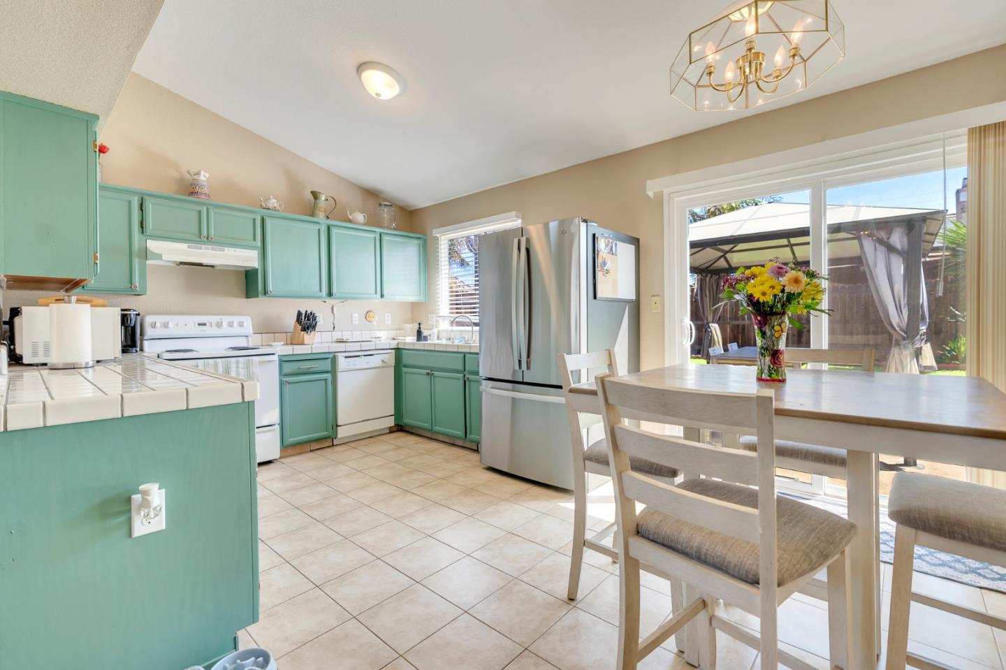 Detail Gallery Image 13 of 69 For 648 Pismo Way, Los Banos,  CA 93635 - 3 Beds | 2 Baths