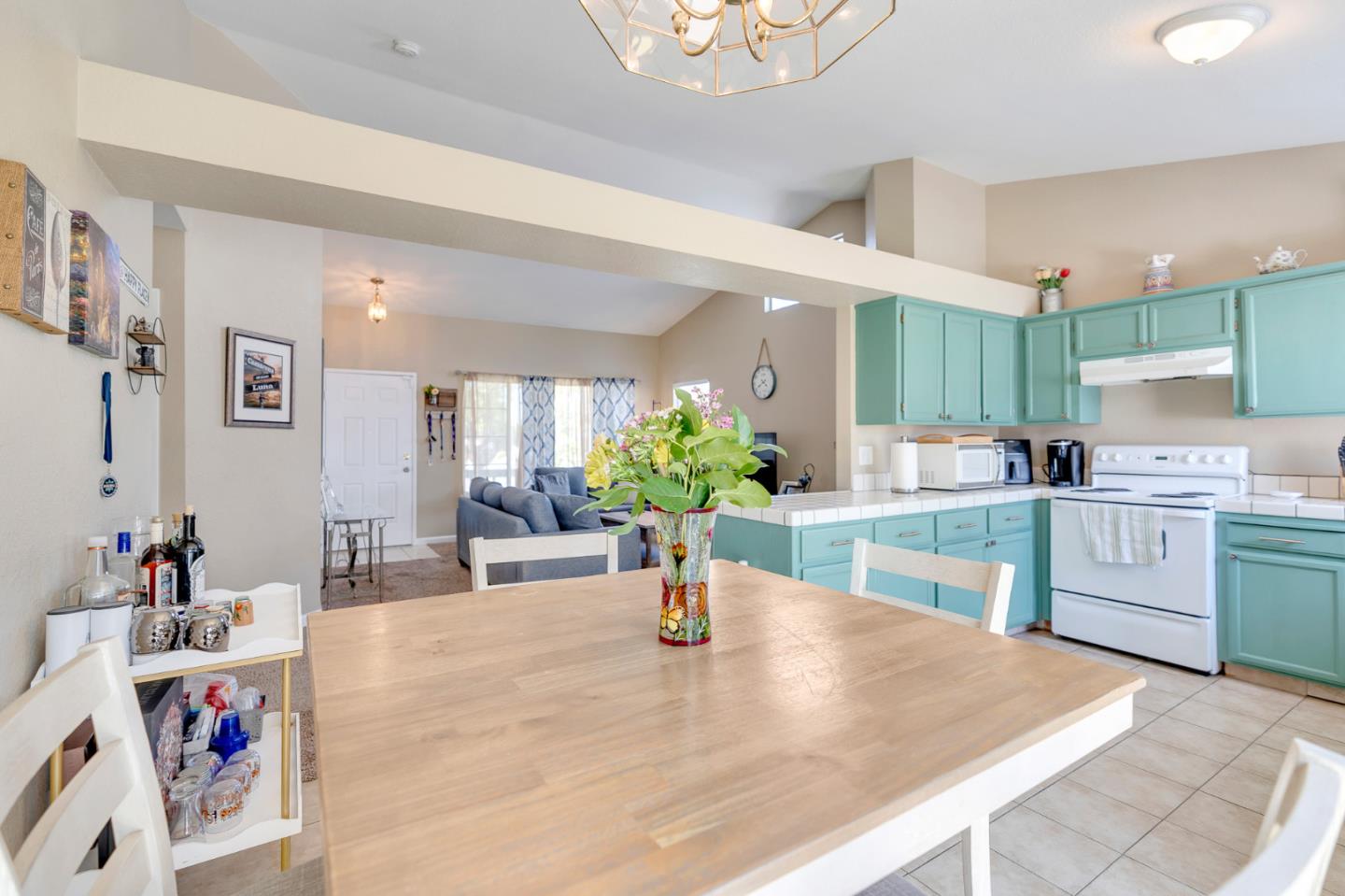 Detail Gallery Image 14 of 69 For 648 Pismo Way, Los Banos,  CA 93635 - 3 Beds | 2 Baths