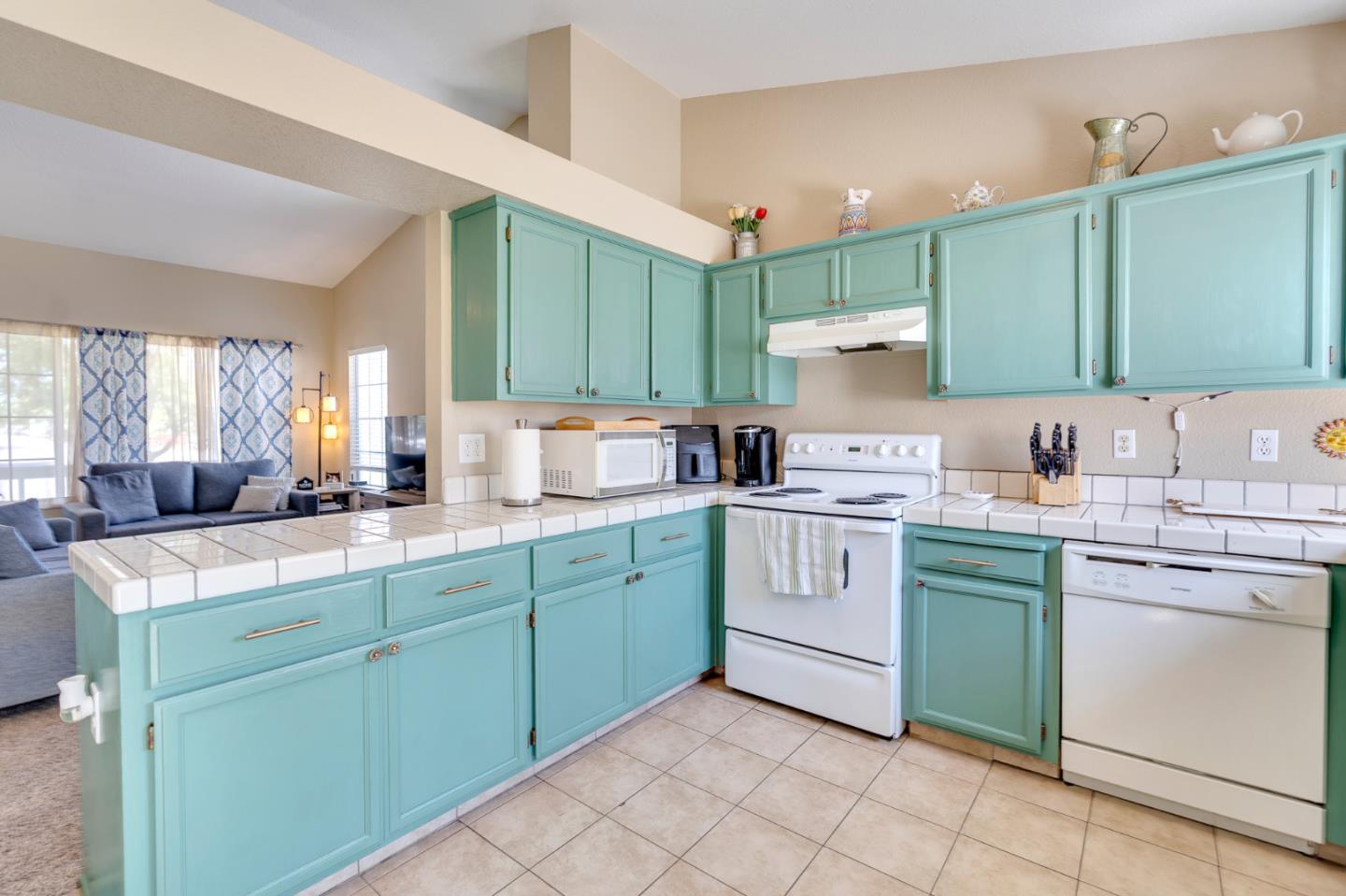 Detail Gallery Image 20 of 69 For 648 Pismo Way, Los Banos,  CA 93635 - 3 Beds | 2 Baths