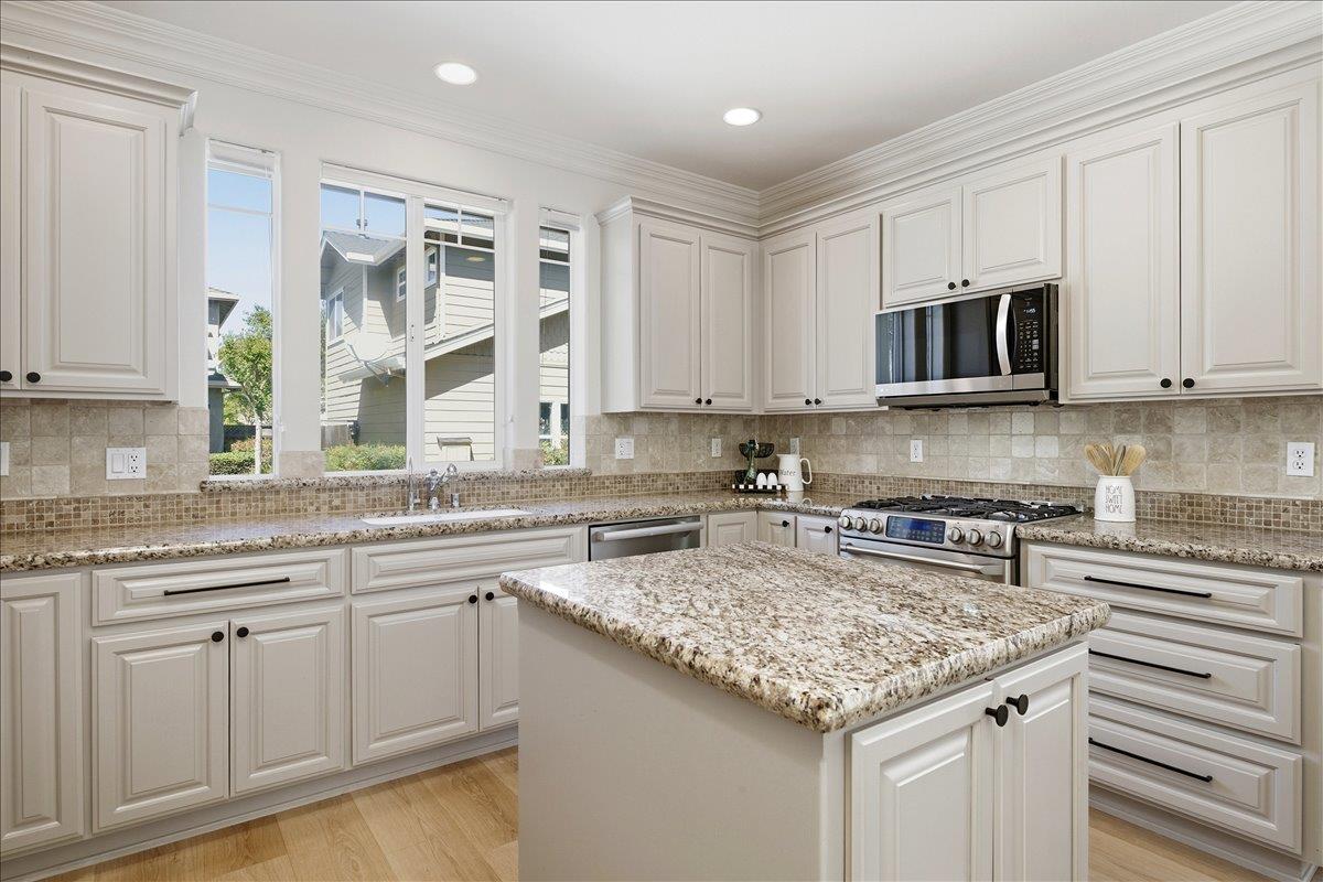 Detail Gallery Image 9 of 33 For 111 George Ct, Campbell,  CA 95008 - 4 Beds | 2/1 Baths