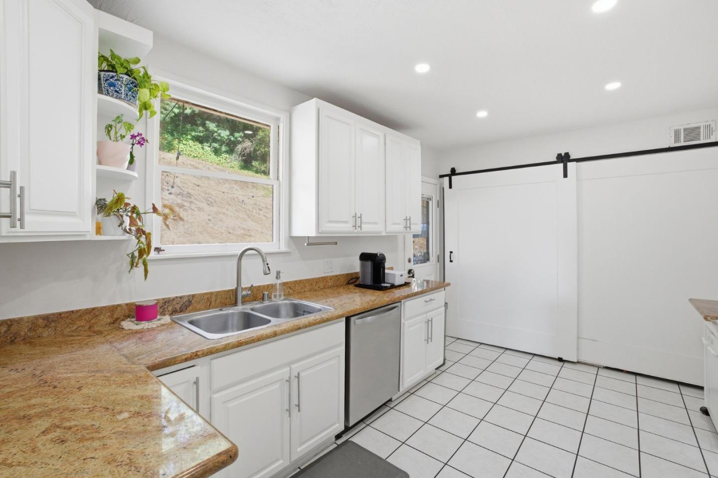 8622 Thermal ST, Oakland, CA 94605, Photo 6
