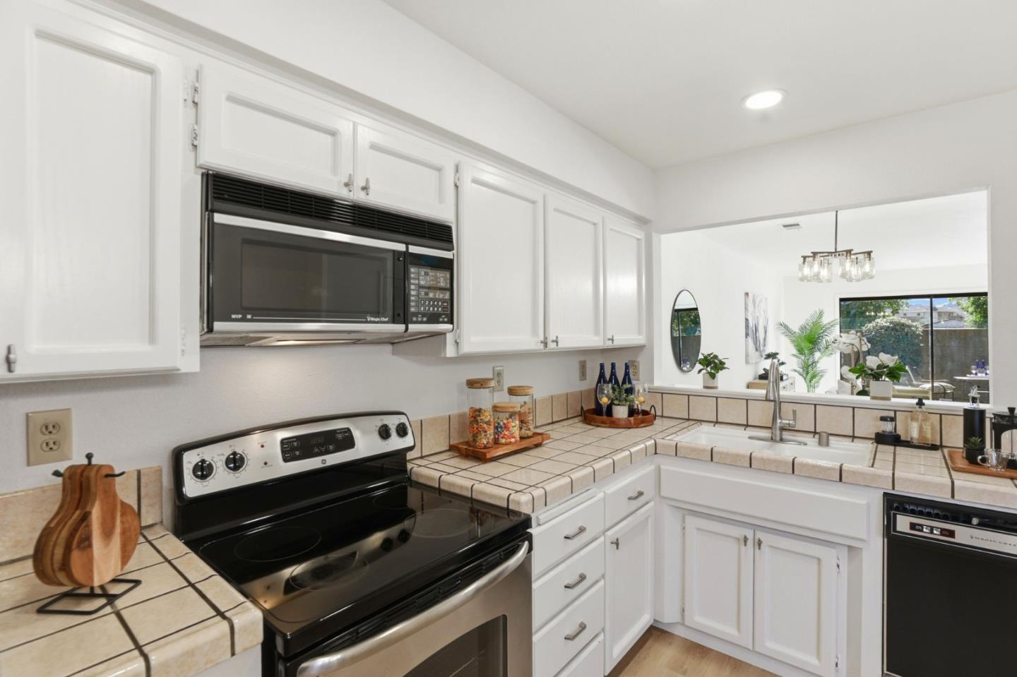 Detail Gallery Image 15 of 38 For 17101 Creekside Cir, Morgan Hill,  CA 95037 - 2 Beds | 2/1 Baths