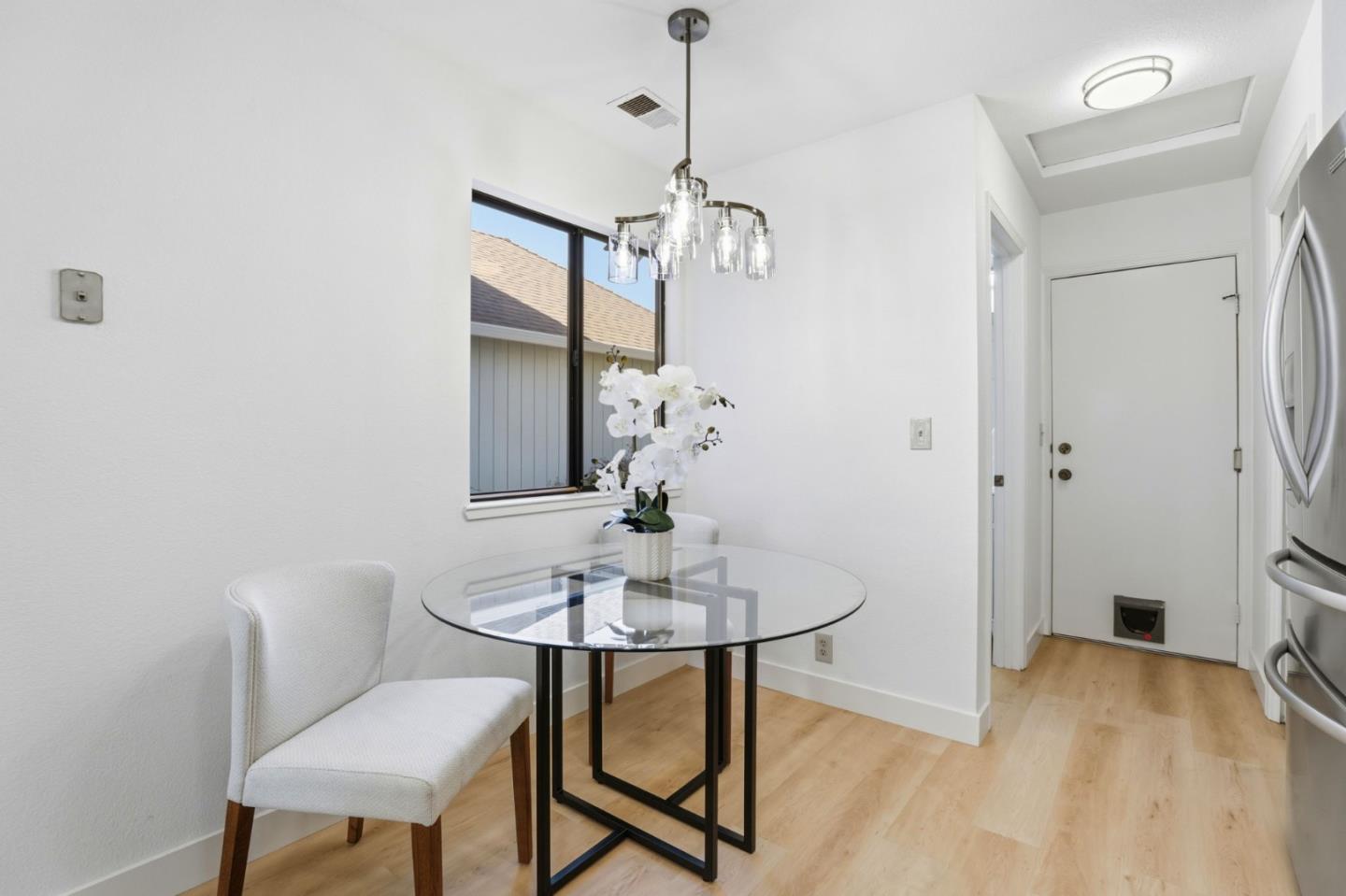 Detail Gallery Image 16 of 38 For 17101 Creekside Cir, Morgan Hill,  CA 95037 - 2 Beds | 2/1 Baths