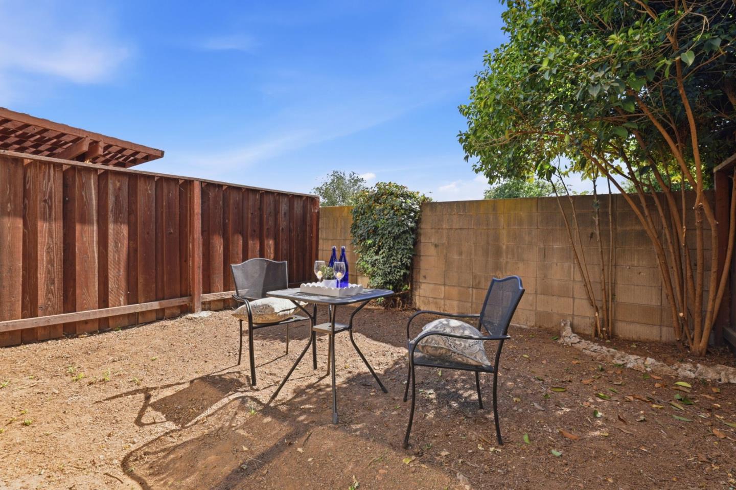 Detail Gallery Image 35 of 38 For 17101 Creekside Cir, Morgan Hill,  CA 95037 - 2 Beds | 2/1 Baths