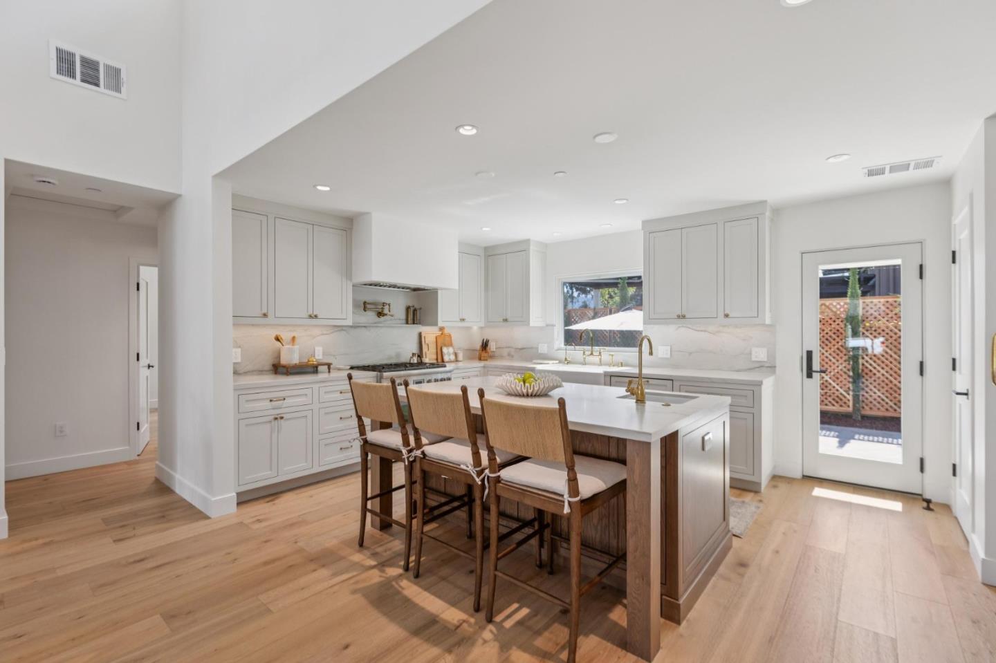 Detail Gallery Image 16 of 51 For 2 Augusta Ct, Los Gatos,  CA 95030 - 4 Beds | 3 Baths