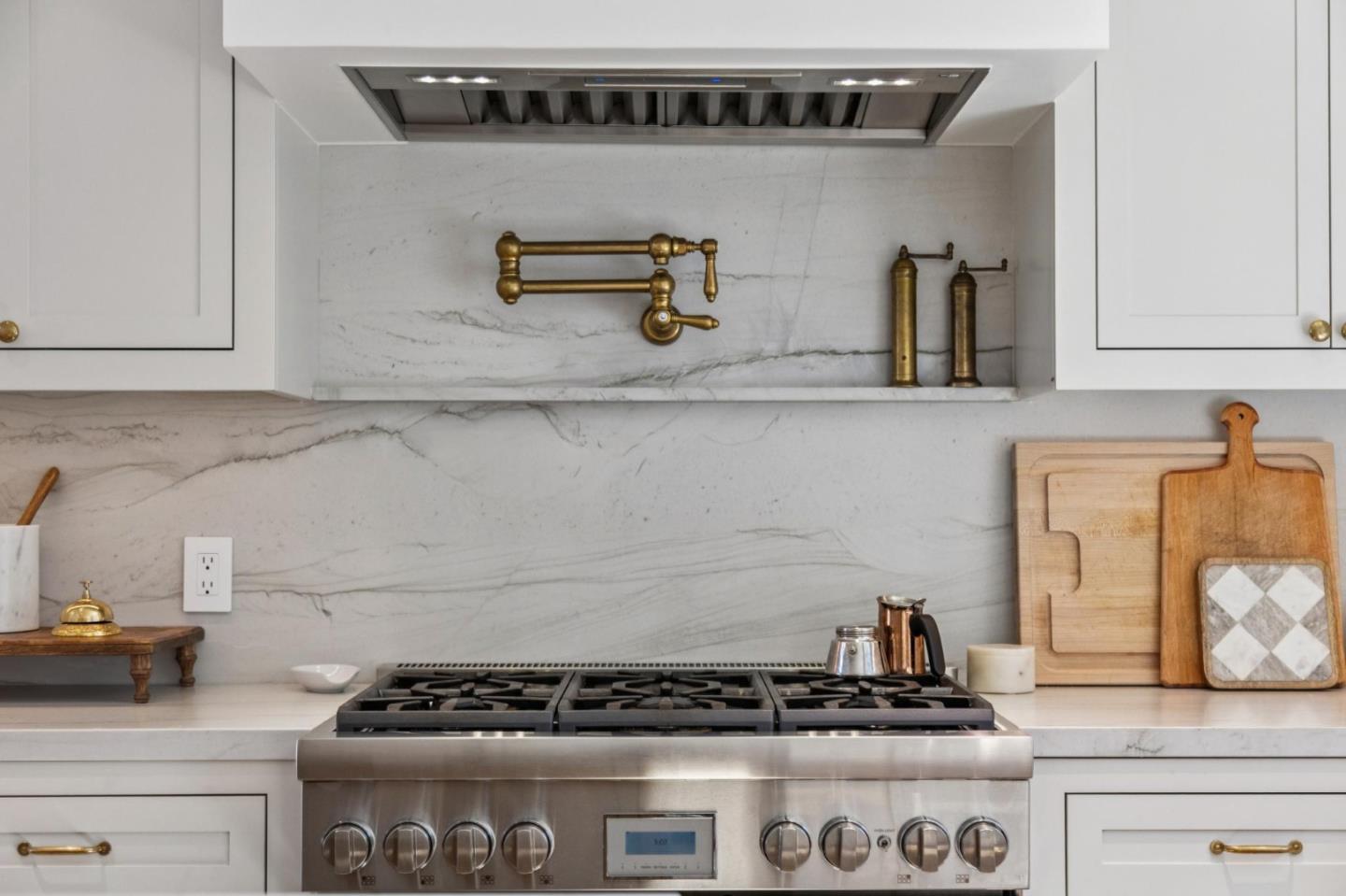 Detail Gallery Image 22 of 51 For 2 Augusta Ct, Los Gatos,  CA 95030 - 4 Beds | 3 Baths