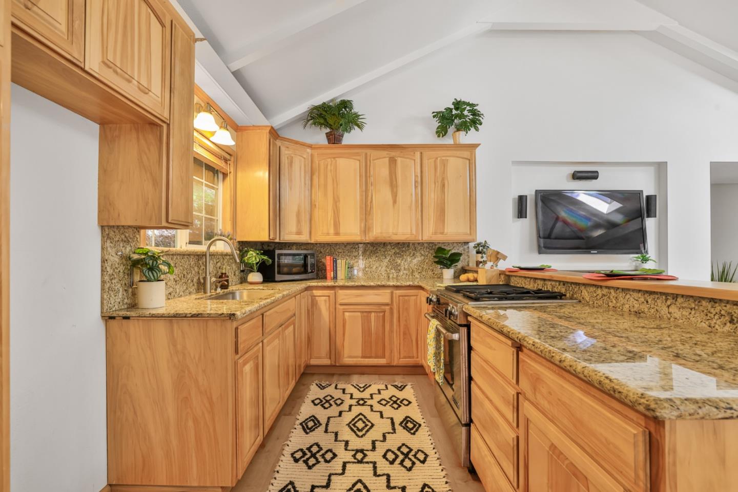 Detail Gallery Image 9 of 46 For 804 Quigg Way, Boulder Creek,  CA 95006 - 2 Beds | 1 Baths