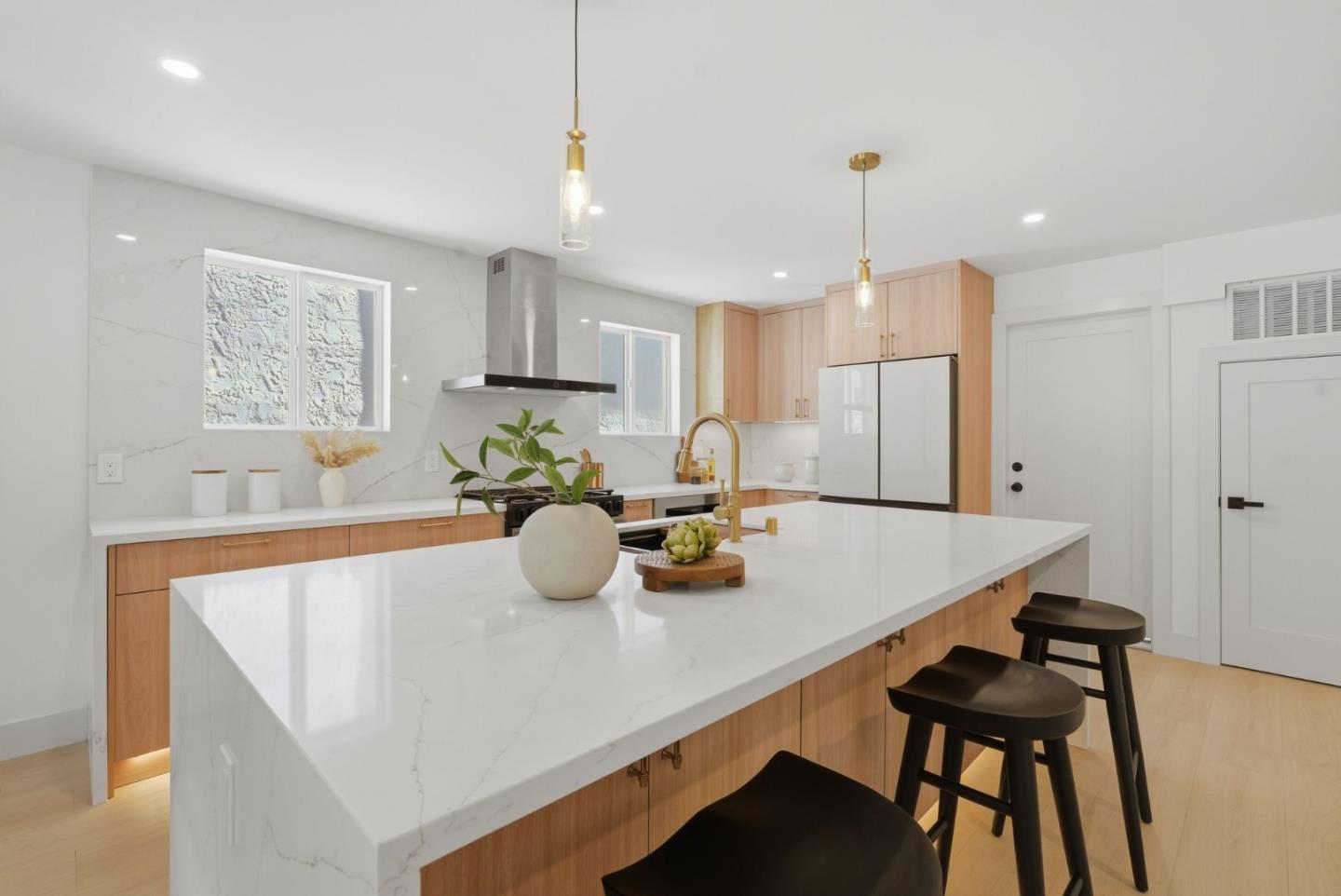 Detail Gallery Image 11 of 62 For 276 Dennis Dr, Daly City,  CA 94015 - 4 Beds | 2/1 Baths