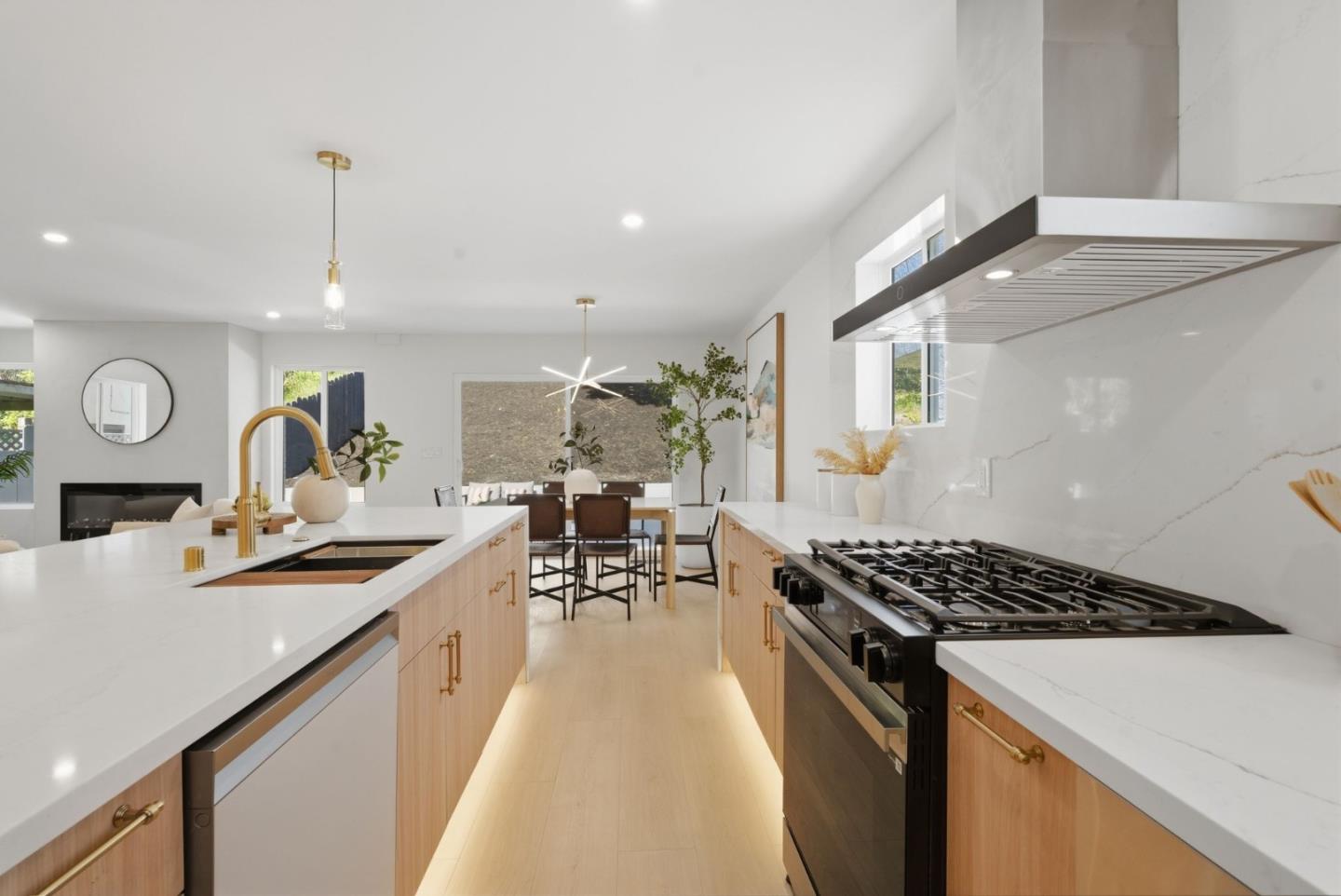 Detail Gallery Image 8 of 62 For 276 Dennis Dr, Daly City,  CA 94015 - 4 Beds | 2/1 Baths