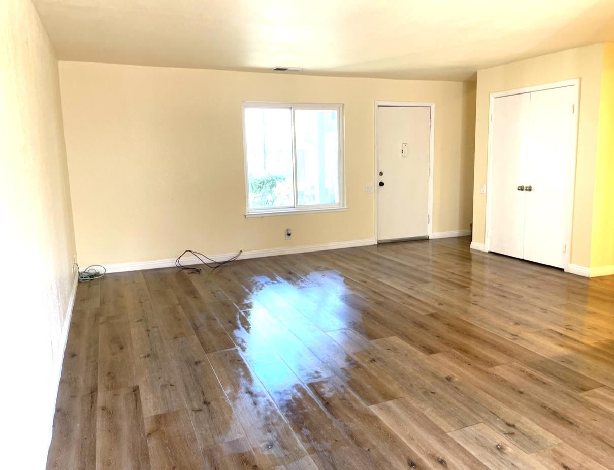 Detail Gallery Image 2 of 16 For 1363 Mcquesten Dr #C,  San Jose,  CA 95122 - 3 Beds | 1/1 Baths