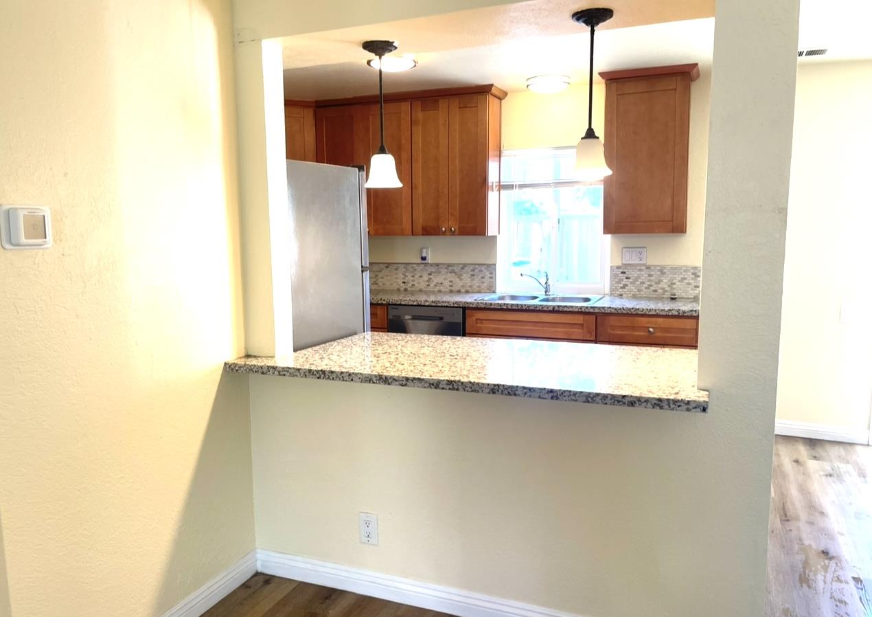 Detail Gallery Image 5 of 16 For 1363 Mcquesten Dr #C,  San Jose,  CA 95122 - 3 Beds | 1/1 Baths