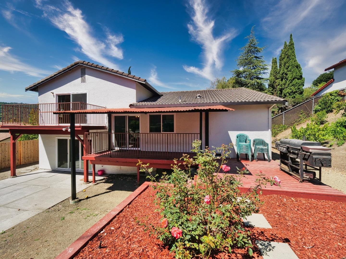 Detail Gallery Image 11 of 18 For 5909 Amend Rd, El Sobrante,  CA 94803 - 4 Beds | 3 Baths