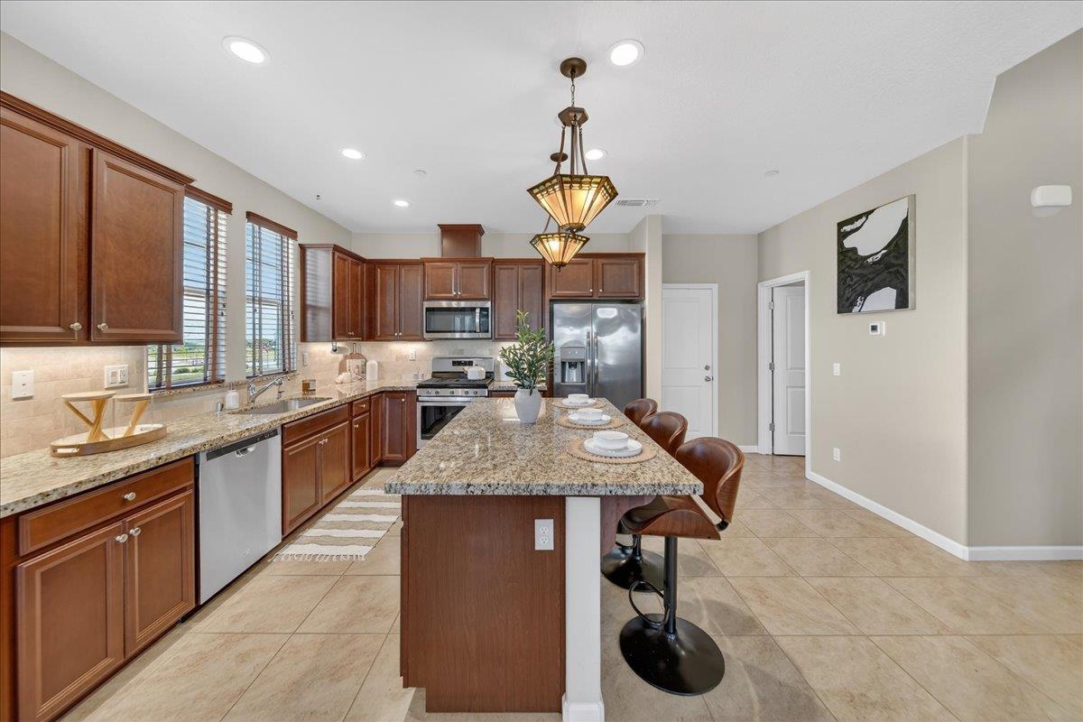 Detail Gallery Image 12 of 43 For 17603 Reynolds St, Marina,  CA 93933 - 3 Beds | 2/1 Baths