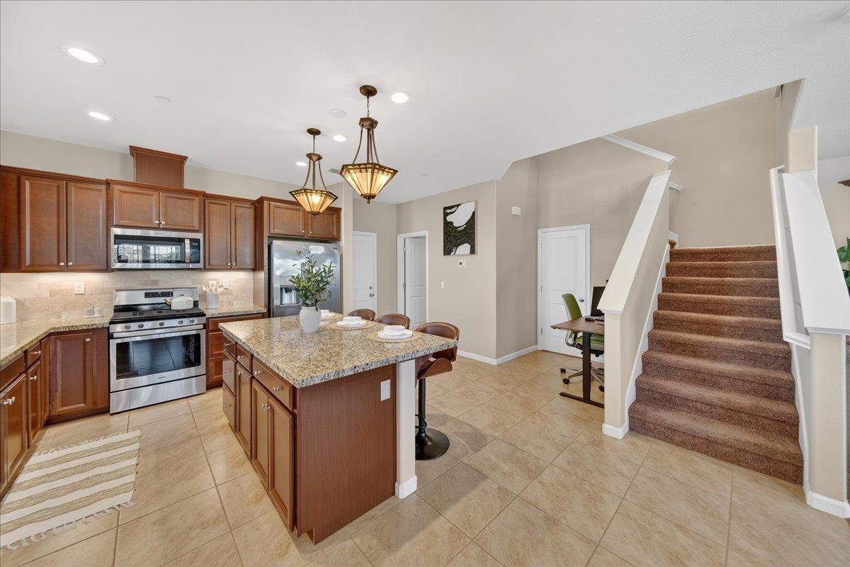 Detail Gallery Image 14 of 43 For 17603 Reynolds St, Marina,  CA 93933 - 3 Beds | 2/1 Baths