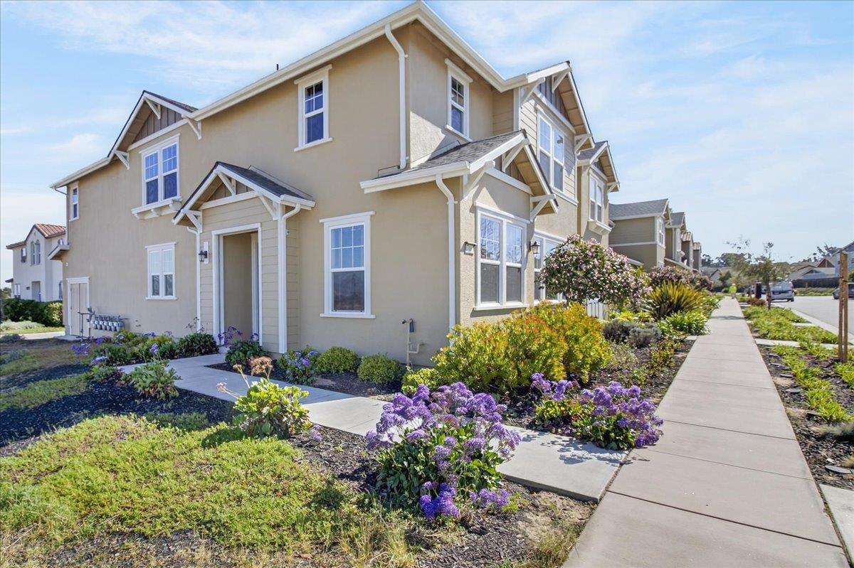 Detail Gallery Image 2 of 43 For 17603 Reynolds St, Marina,  CA 93933 - 3 Beds | 2/1 Baths