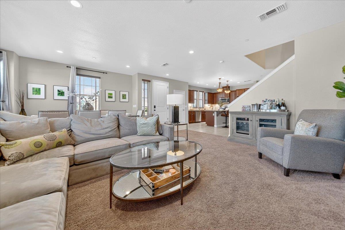 Detail Gallery Image 6 of 43 For 17603 Reynolds St, Marina,  CA 93933 - 3 Beds | 2/1 Baths