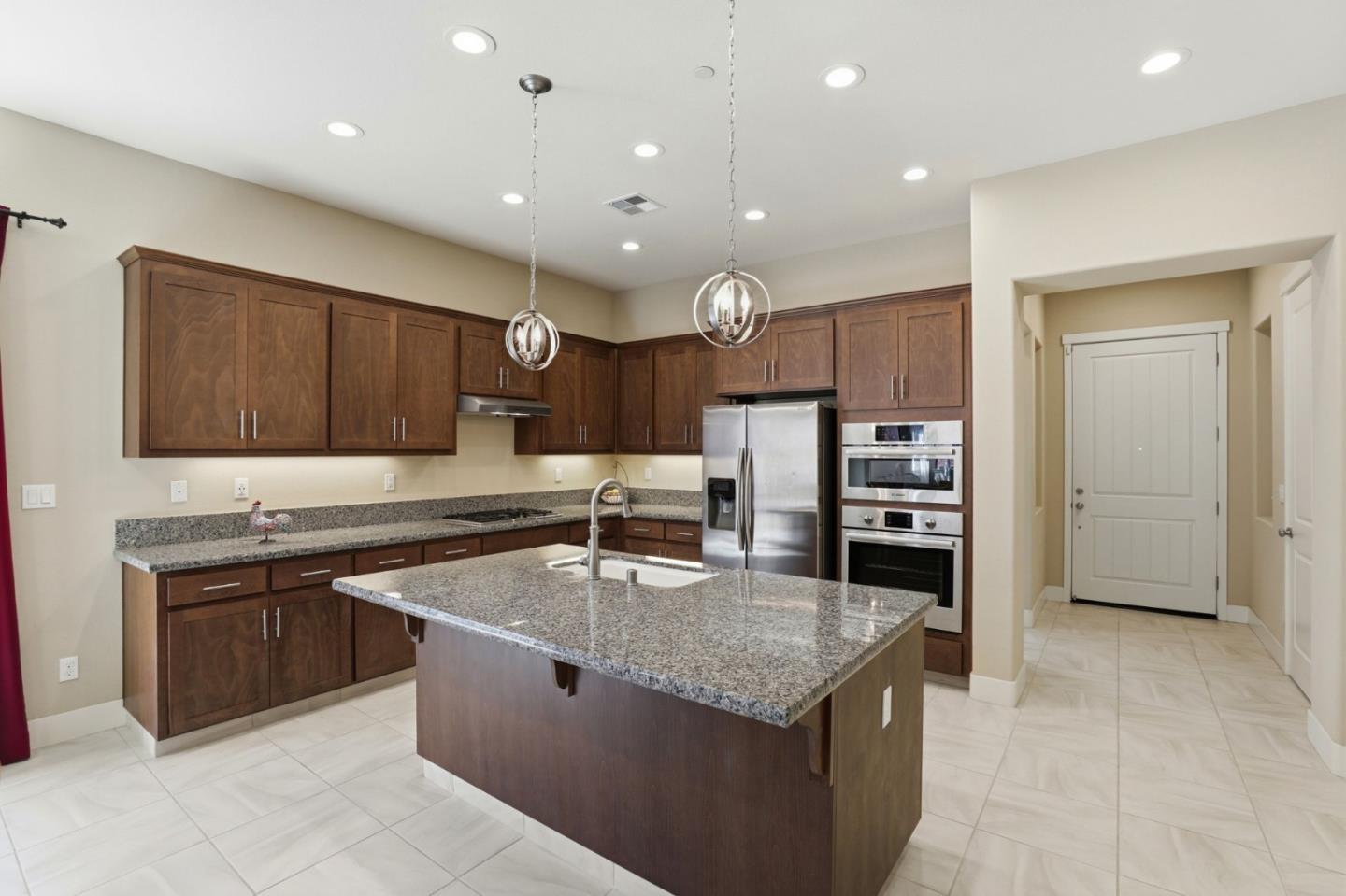 Detail Gallery Image 10 of 41 For 1575 Sunflower Dr, Hollister,  CA 95023 - 4 Beds | 2 Baths