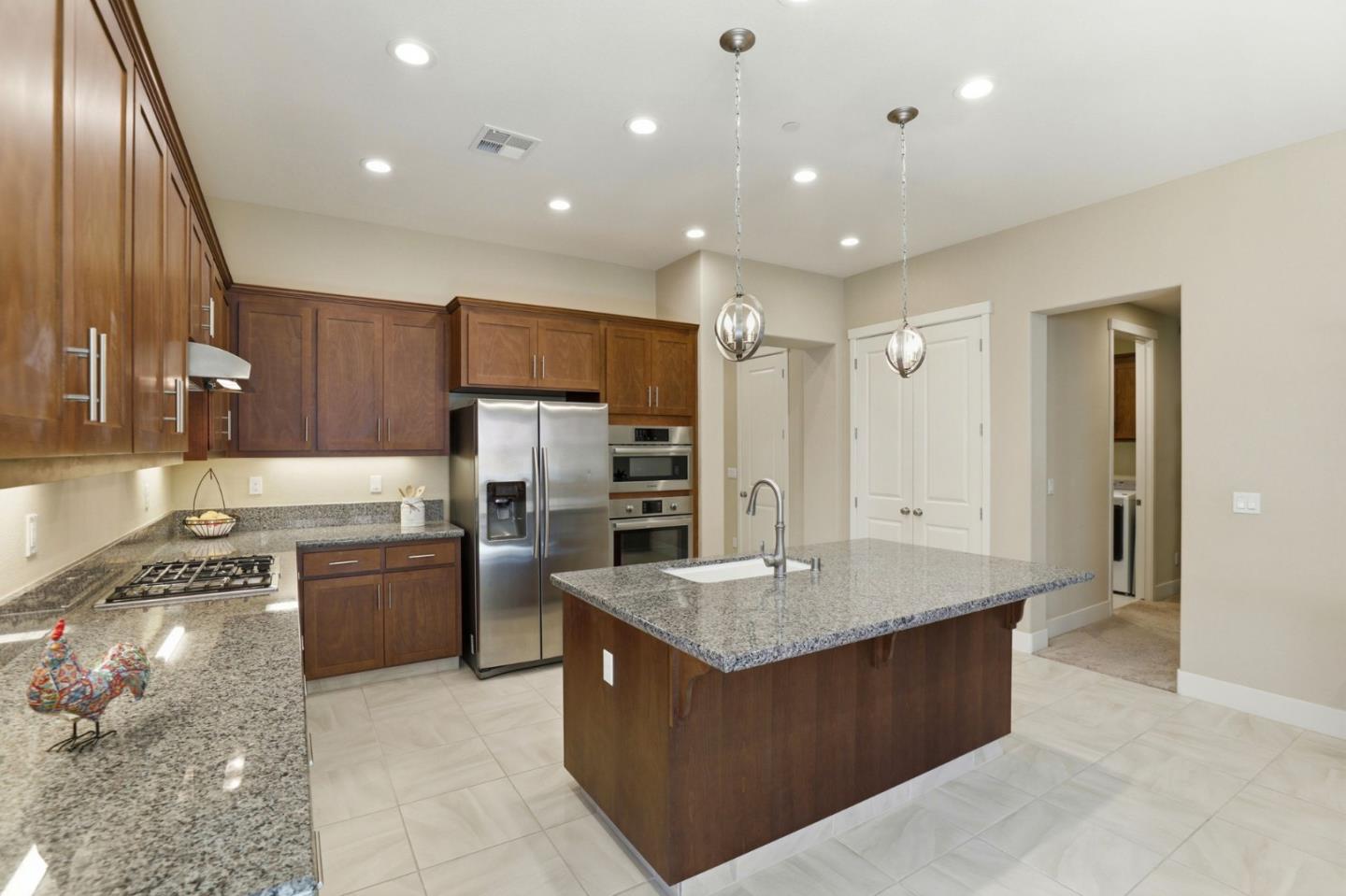 Detail Gallery Image 11 of 41 For 1575 Sunflower Dr, Hollister,  CA 95023 - 4 Beds | 2 Baths