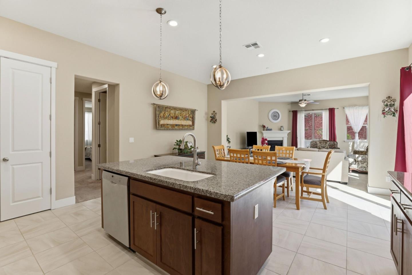 Detail Gallery Image 13 of 41 For 1575 Sunflower Dr, Hollister,  CA 95023 - 4 Beds | 2 Baths