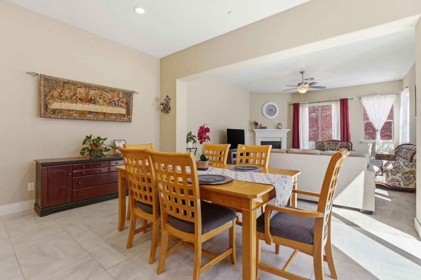 Detail Gallery Image 15 of 41 For 1575 Sunflower Dr, Hollister,  CA 95023 - 4 Beds | 2 Baths