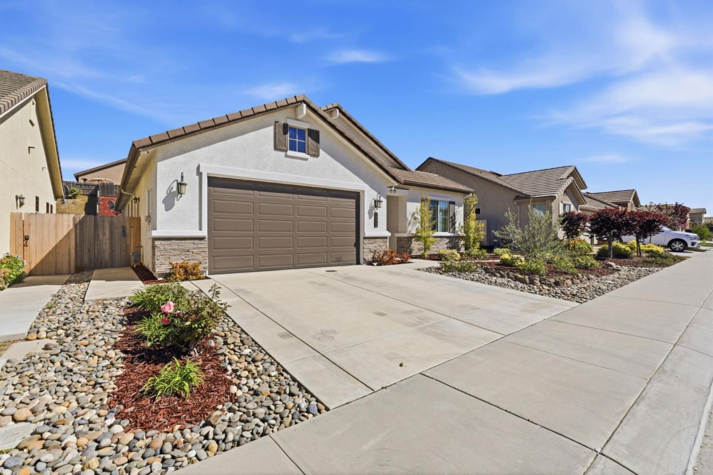 Detail Gallery Image 2 of 41 For 1575 Sunflower Dr, Hollister,  CA 95023 - 4 Beds | 2 Baths