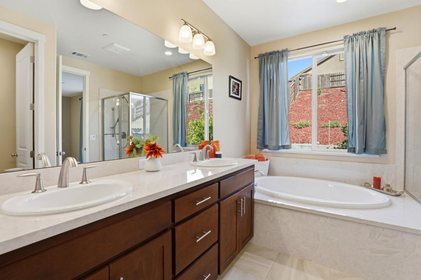 Detail Gallery Image 34 of 41 For 1575 Sunflower Dr, Hollister,  CA 95023 - 4 Beds | 2 Baths