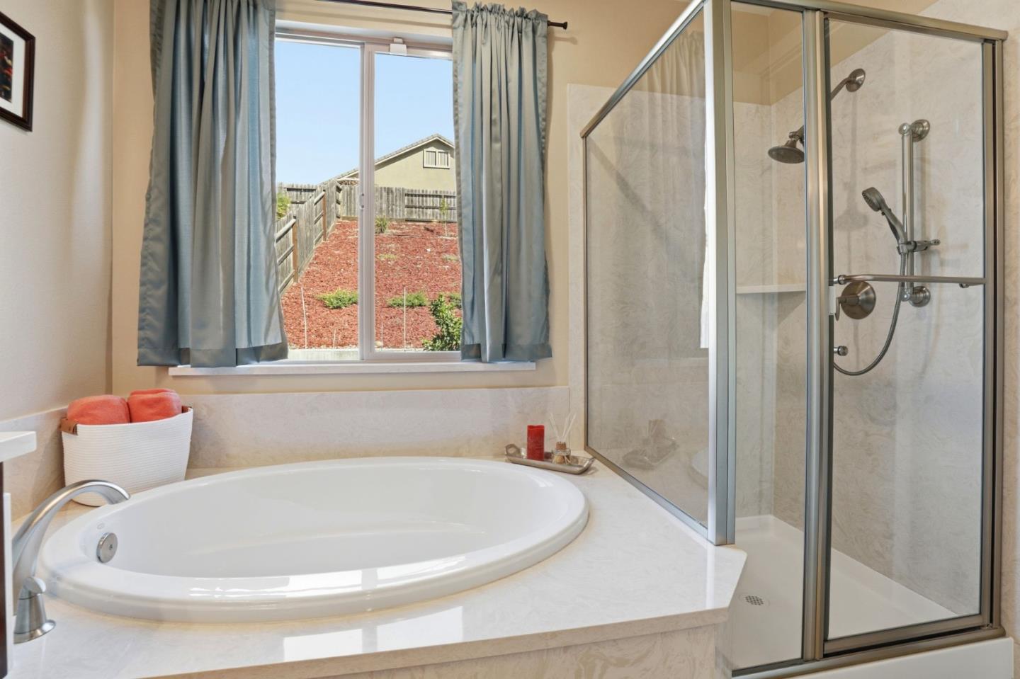 Detail Gallery Image 35 of 41 For 1575 Sunflower Dr, Hollister,  CA 95023 - 4 Beds | 2 Baths