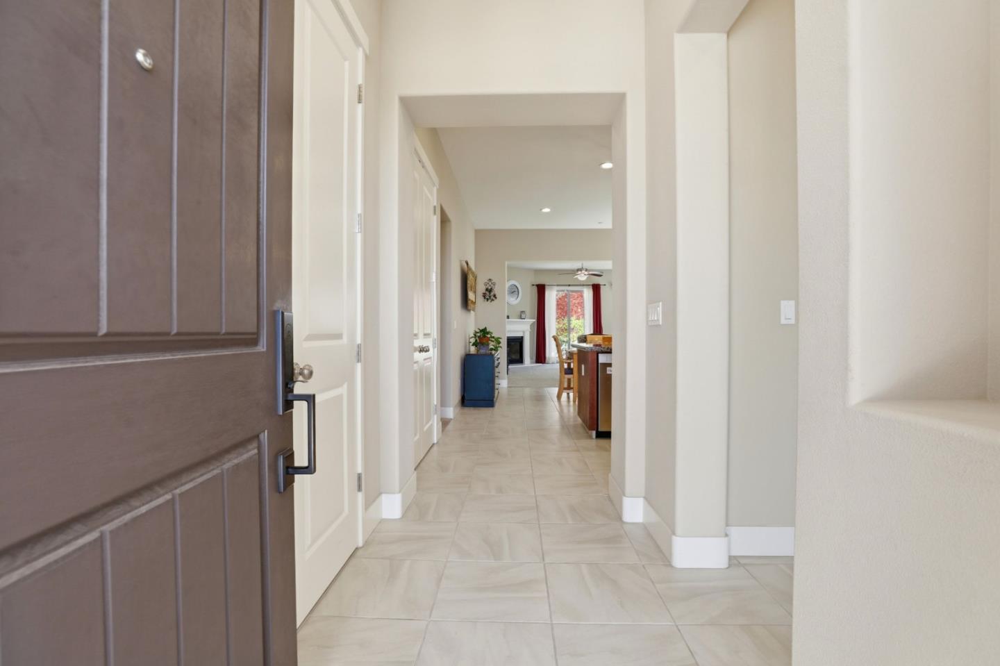 Detail Gallery Image 4 of 41 For 1575 Sunflower Dr, Hollister,  CA 95023 - 4 Beds | 2 Baths